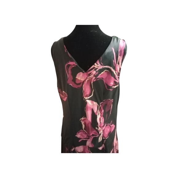 Robbie B. Elegant Black and Pink Floral Dress, Scoop Neck And V-Back, NWT - Picture 9 of 9